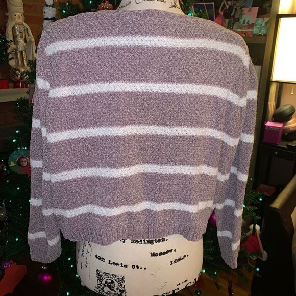 Lilac and White Sweater (Size Small) - Picture 6 of 6